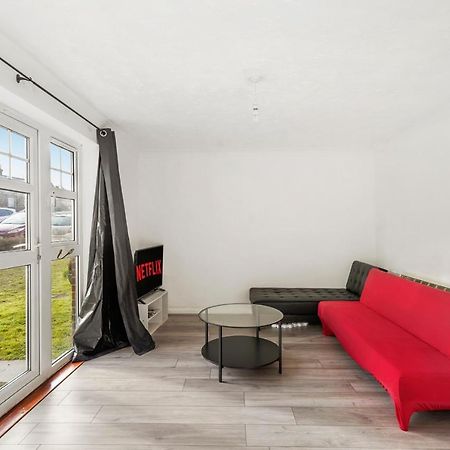 Cozy Luton Town Centre Retreat Apartamento Exterior foto