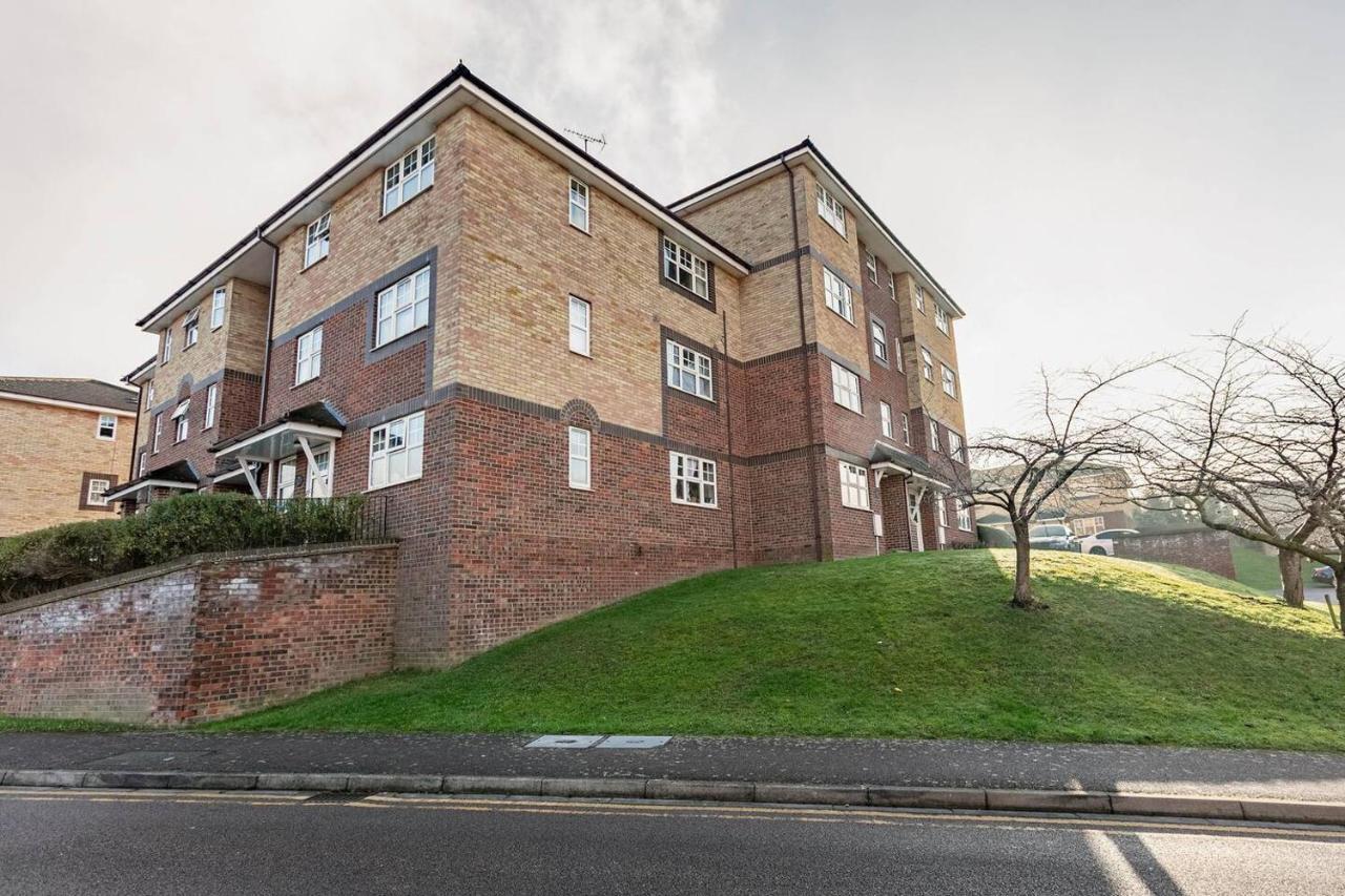 Cozy Luton Town Centre Retreat Apartamento Exterior foto