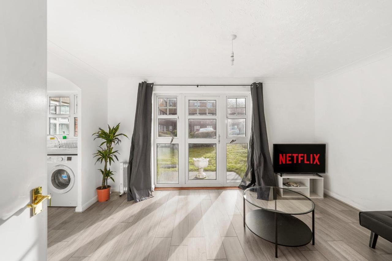 Cozy Luton Town Centre Retreat Apartamento Exterior foto
