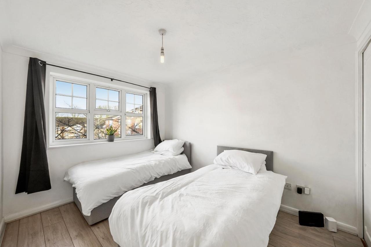 Cozy Luton Town Centre Retreat Apartamento Exterior foto