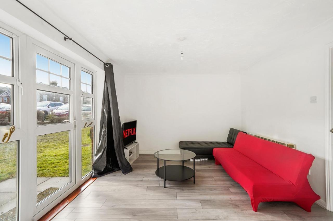 Cozy Luton Town Centre Retreat Apartamento Exterior foto