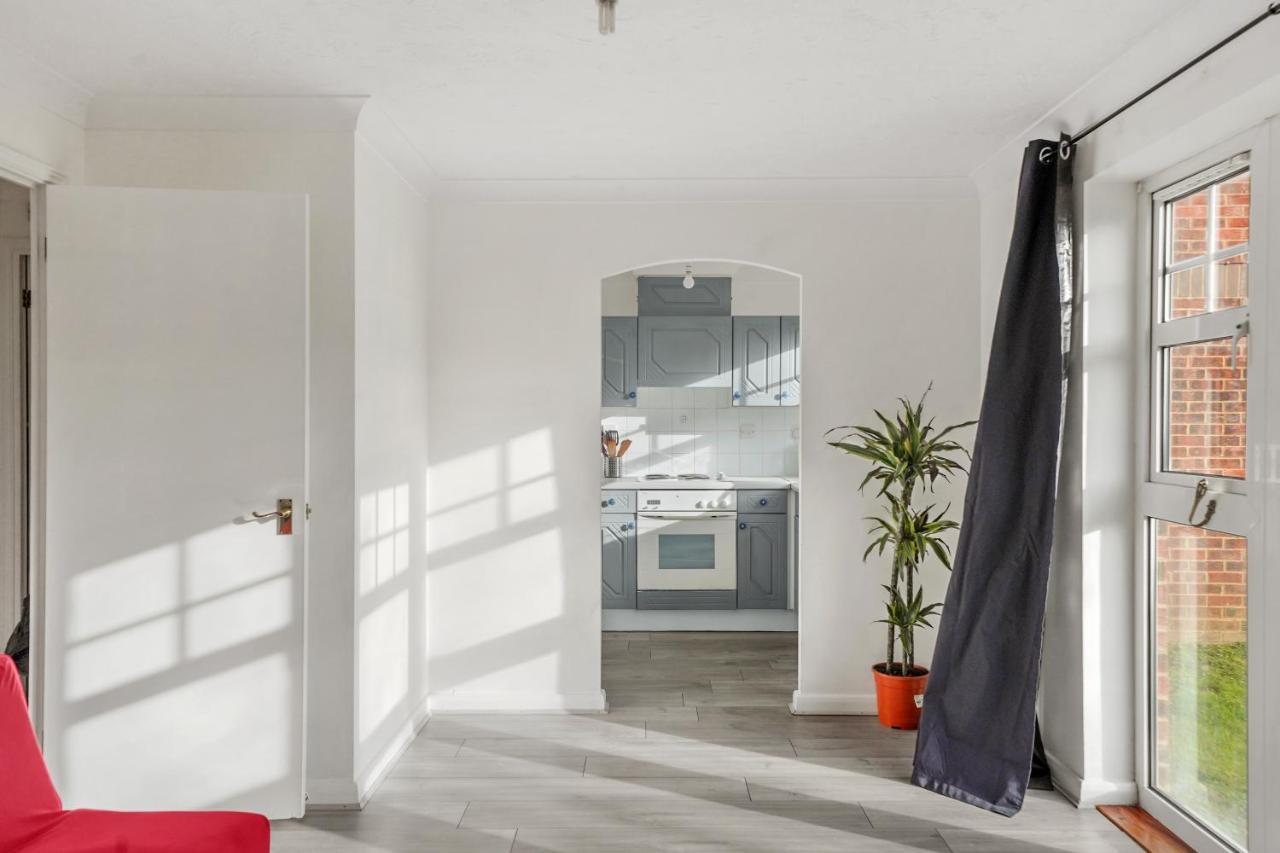 Cozy Luton Town Centre Retreat Apartamento Exterior foto